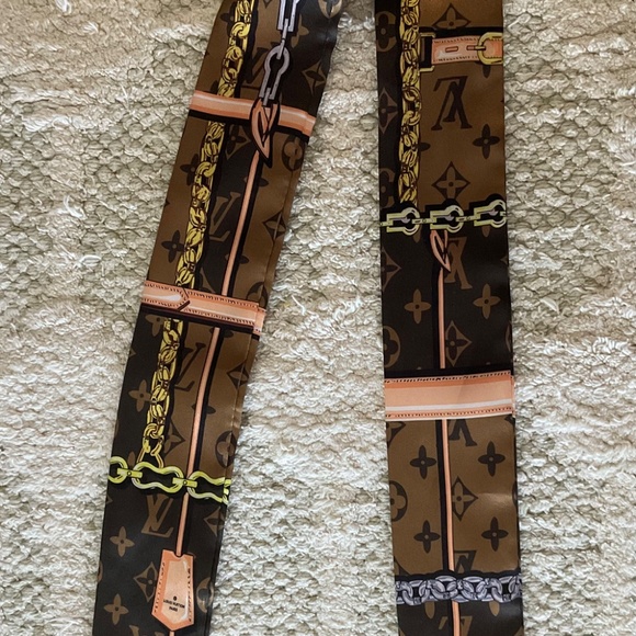 Louis Vuitton Monogram Confidential Bandeau Scarf Brown (M78655) - Picture 4 of 6